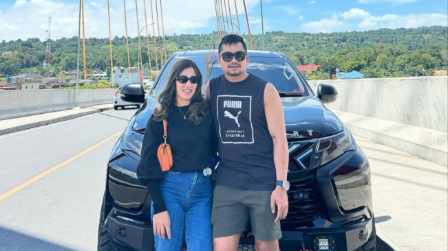 Jeka Saragih besama istri. [Instagram @desitashn]